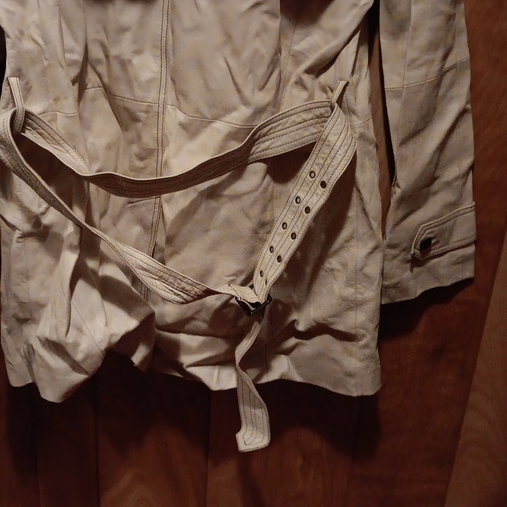 Coat - Picture 6 of 6